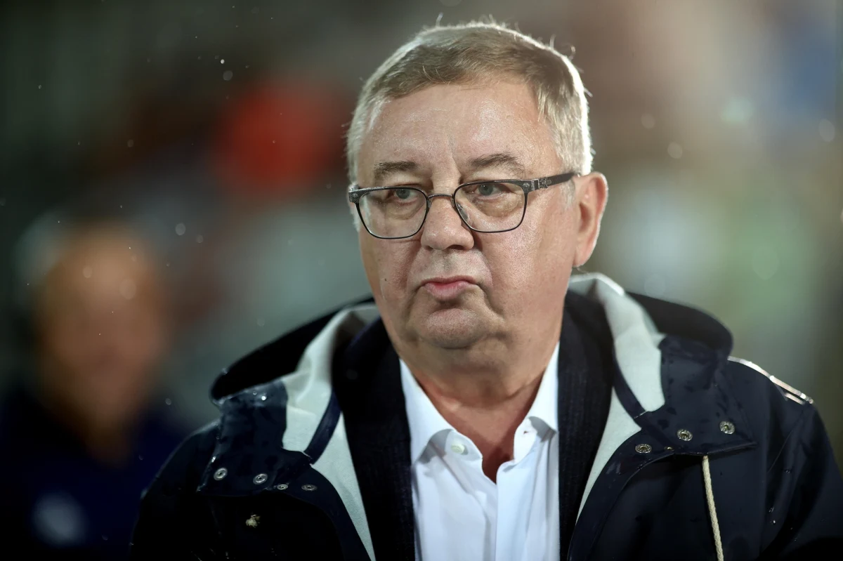 "Szczyty gospodarcze nie rozwiązują problemów, stawiają te problemy, definiują je. Każdy z uczestników wraca do domu z zadaniem, aby te problemy rozwiązać. Wbrew pozorom wypowiedzi nie były ogólne, lecz bardzo konkretne" - mówił prosto z wyspy Bali prof. Janusz Filipiak, prezes firmy Comarch, który brał udział w szczycie społeczno-ekonomicznym B20.