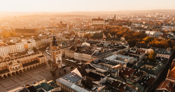 Wydatki na poziomie 7 mld 823 mln zł oraz dochody miasta sięgające 6 mld 741 mln zł zakłada projekt budżetu Krakowa na 2023 rok przedłożony przez prezydenta miasta Jacka Majchrowskiego pod obrady radnych. Na inwestycje zaplanowano 1 mld 628 mln zł.