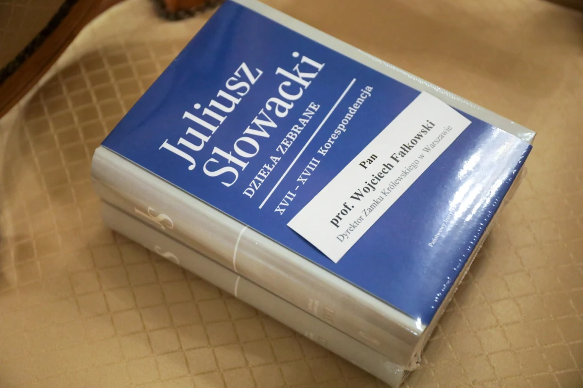 20 tomów liczyć będzie edycja "Dzieł zebranych" Juliusza Słowackiego zainaugurowana we wtorek przez Państwowy Instytut Wydawniczy. "Dzięki takim projektom, możemy coraz lepiej rozumieć nasze narodowa dziedzictwo kulturowe" - ocenił wicepremier, szef MKiDN Piotr Gliński.