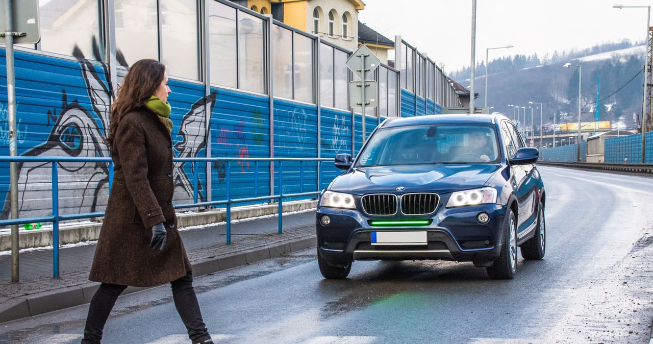 Nowe światło w samochodach. Będzie zielone i obowiązkowe?