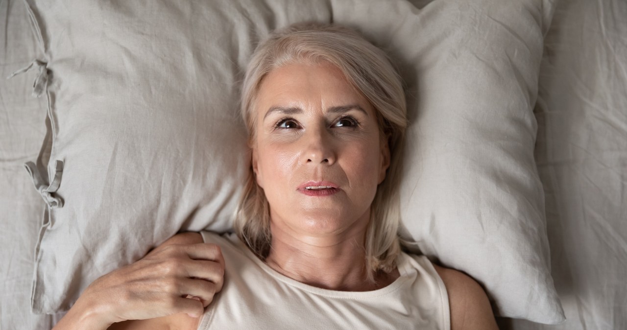 Najlepsza pozycja do spania dla osób, które chorują na serce. Poprawi krążenie, odciąży płuca