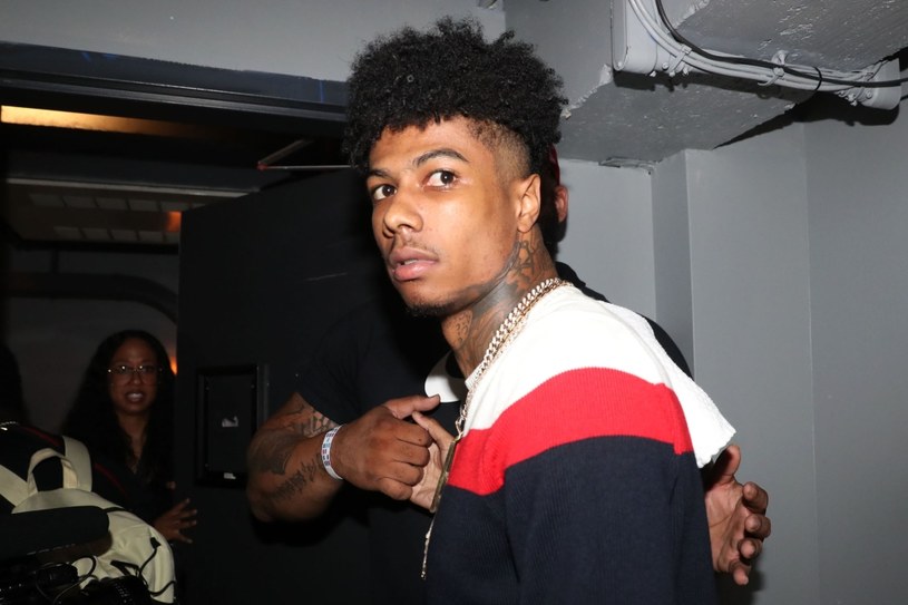 Twórca hitu "Thotiana" znów znalazł się w poważnych tarapatach. Blueface trafił do aresztu w związku z zarzutami usiłowania zabójstwa, świadomego użycia śmiercionośnej broni i prowadzenia niezarejestrowanego pojazdu. Przedstawiciele policji z Las Vegas wyjaśnili, że oskarżenia odnoszą się do strzelaniny z początku października, w której raper miał wziąć udział.