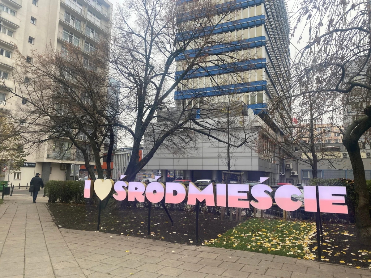 „Załatw to na Mieście” – pod takim hasłem na stołecznym Śródmieściu rusza niecodzienna akcja. Urzędy w centrum Warszawy udostępnią swoje toalety. Kampania ma przeciwdziałać społecznemu wykluczeniu. 