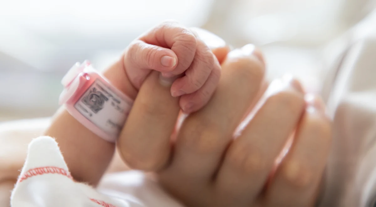 ​13-letnia dziewczynka urodziła dziecko w szpitalu w Głogowie. W związku ze sprawą powiadomiono prokuraturę, która prowadzi postępowanie.