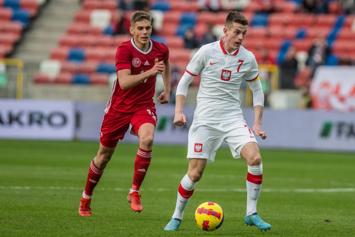 ​Jakub Kamiński (05.06.2000) - VfL Wolfsburg