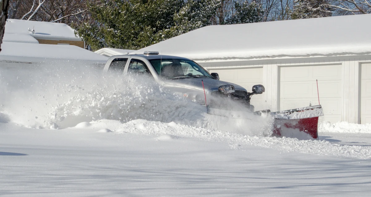 Amerykańska Narodowa Służba Pogodowa wydała ostrzeżenia przed burzami śnieżnymi w zachodniej części stanu Nowy Jork. W związku z tzw. efektem jeziora w Buffalo pod koniec tygodnia mogą wystąpić rekordowe opady śniegu do 190 centymetrów.