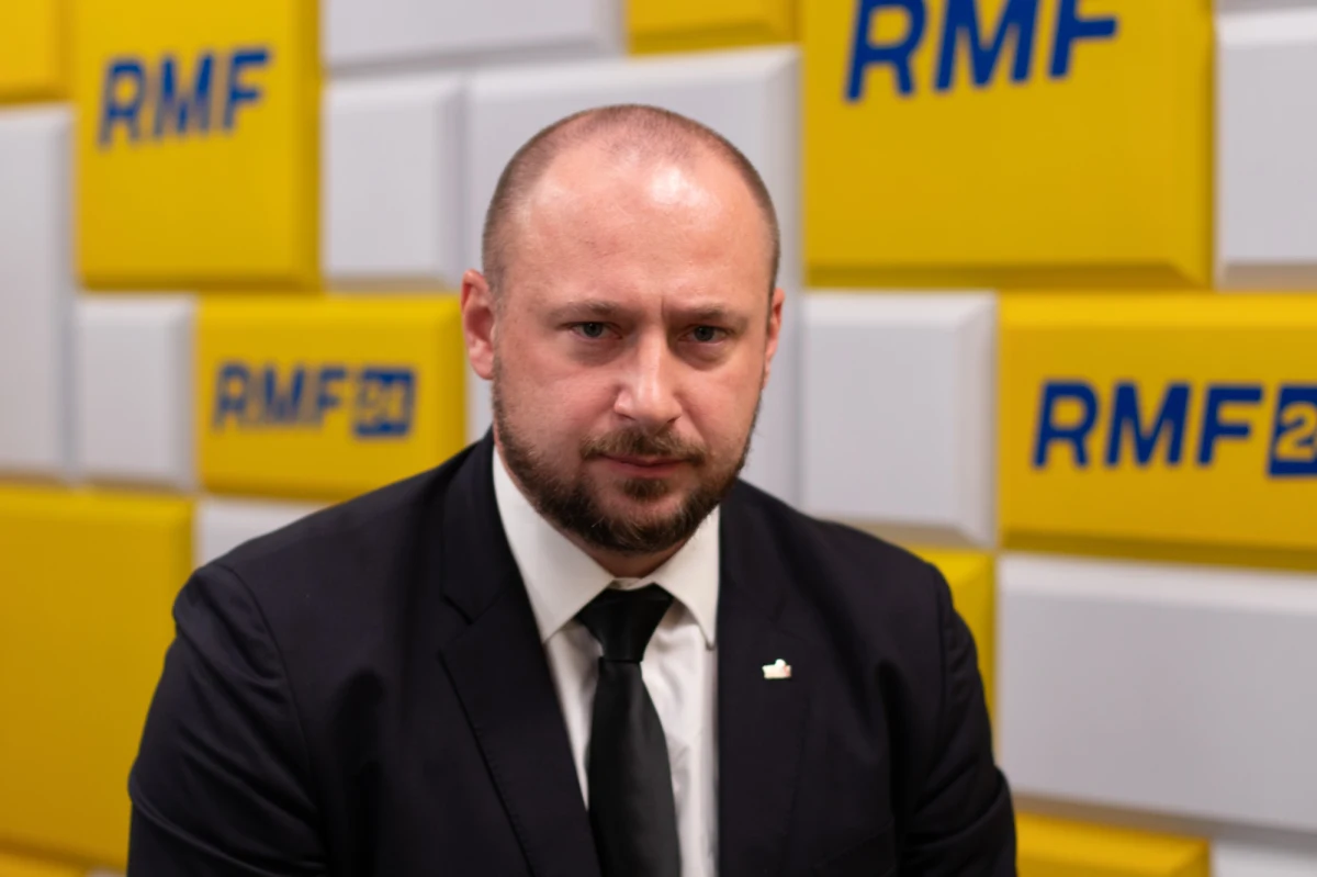 „Cały materiał dowodowy, który został zgromadzony po stronie natowskiej, amerykańskiej i nasz, wskazuje, że mamy do czynienia z rakietą systemu S-300, wystrzeloną przez ukraińską obronę przeciwlotniczą” – stwierdził Jacek Siewiera szef Biura Bezpieczeństwa Narodowego w Porannej rozmowie w RMF FM, odnosząc się do wtorkowego wybuchu w Przewodowie. W incydencie zginęło dwóch Polaków.