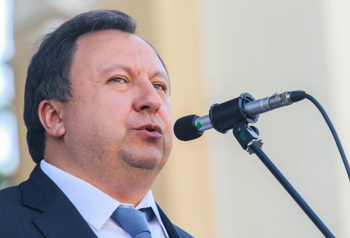 Polacy nie mają wątpliwości, że incydent w Przewodowie jest efektem rosyjskiej agresji. Jednak zebrany dotychczas materiał dowodowy wskazuje, że rakieta prawdopodobnie należała do ukraińskiej obrony przeciwlotniczej. Jak powinien zachować się rząd Ukrainy, jeśli te doniesienia się potwierdzą? „Władza ukraińska będzie musiała wesprzeć rodziny zabitych. Musimy też zrobić wszystko, żeby przygraniczna obrona przeciwlotnicza była skuteczna. Otrzymaliśmy systemy obronne od Stanów Zjednoczonych i innych sojuszników, które obecnie bronią Kijowa. Teraz widzimy, że muszą one zostać skierowane też na zachód Ukrainy, żeby chronić Polskę” - mówił Mykoła Kniażycki w Rozmowie w południe w RMF FM. Jak dodał deputowany Rady Najwyższej Ukrainy, rakieta S-300, która spadła na terenie Polski, jest używana zarówno przez ukraińskie i rosyjskie wojsko.