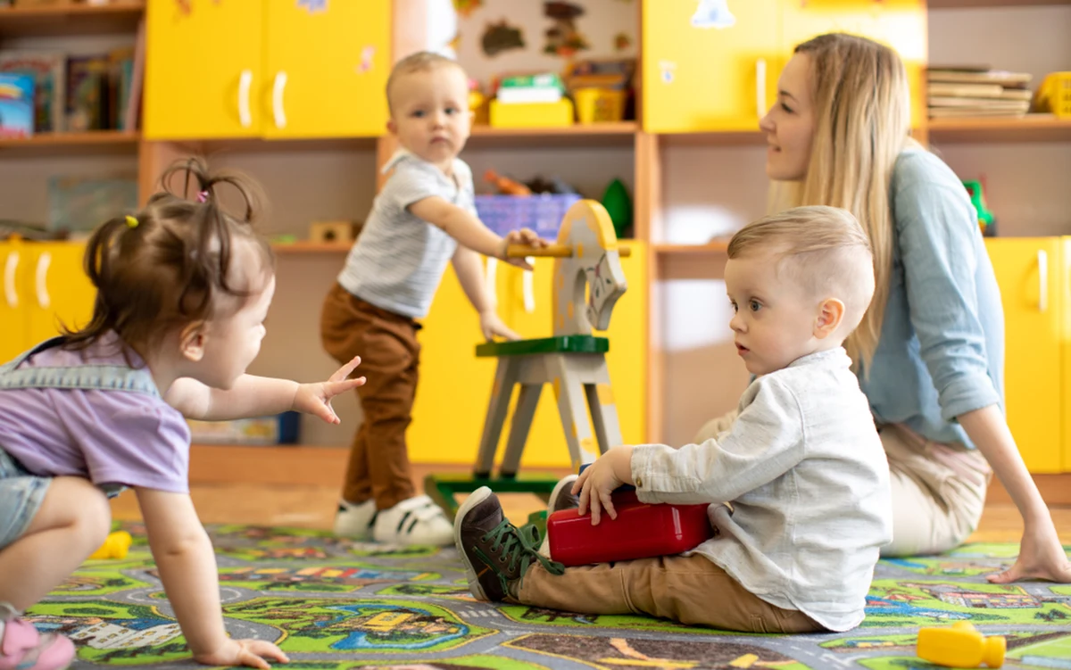 Od stycznia o ponad 250 zł więcej, zapłacą rodzice za pobyt dziecka w miejskim żłobku. Opłaty wzrosną z 452 złotych do 698 i 720 złotych. Tak zdecydowano na zakończonej w środę wieczorem sesji Rady Miejskiej w Łodzi.