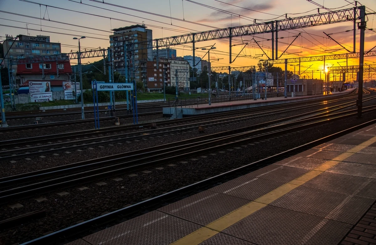 Dodatkowe pociągi będą kursować między Gdańskiem Osową i Gdynią Główną. W odpowiedzi na duże zainteresowanie i prośby pasażerów, Województwo Pomorskie zdecydowało się uruchomić cztery dodatkowe składy PKM.