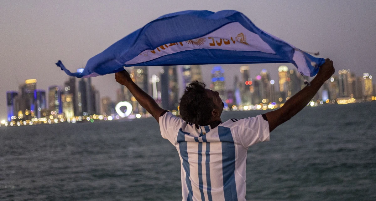 W czwartek, na pięć dni przed meczem z Arabią Saudyjską w mistrzostwach świata, piłkarze reprezentacji Argentyny zakwaterowali się na Uniwersytecie Katarskim, który jest bazą "Albicelestes" podczas mundialu. Drużyna prowadzona przez Lionela Scaloniego jest jednym z rywali Polaków w grupie C.