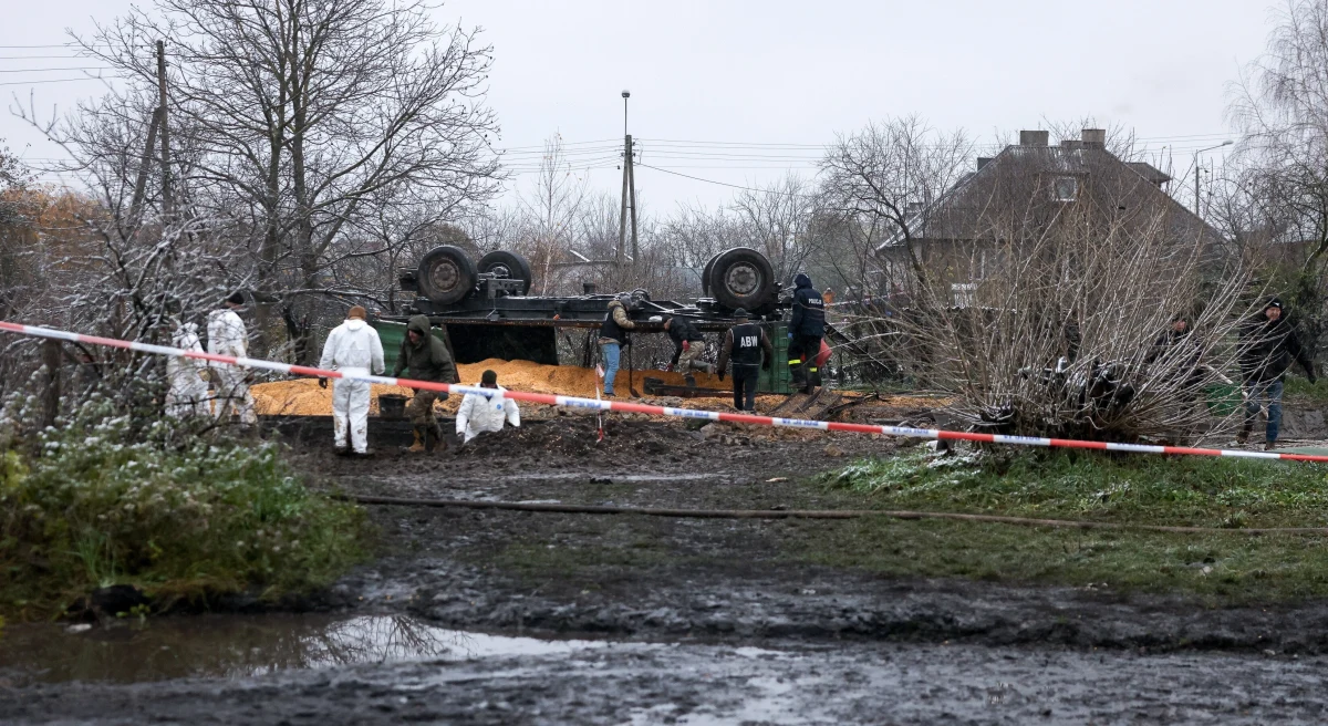 Stronie ukraińskiej zostało już w środę zakomunikowane, że zostanie dopuszczona do miejsca eksplozji w Przewodowie, ale to co innego niż dopuszczenie do śledztwa, co wymaga osobnych procedur - podkreślił szef prezydenckiego Biura Polityki Międzynarodowej Jakub Kumoch. Wcześniej prezydent Ukrainy Wołodymyr Zełenski twierdził, że jego eksperci zostali dopuszczeni do dochodzenia. 