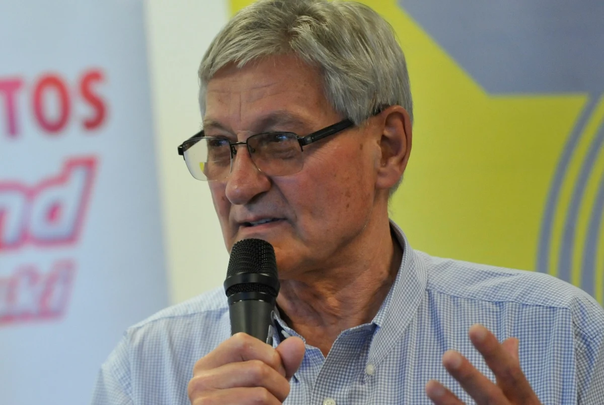 "Kreujmy modę na niepicie. Trzeba paru mądrych ludzi, żeby wymyślili kampanię uświadamiającą" - powiedział Maciej Wisławski, pilot i kierowca rajdowy w rozmowie z Pauliną Sawicką w Radiu RMF24 o reformie Kodeksu karnego dotyczącej pijanych kierowców. Wczoraj Sejm uchwalił nowelizację Kodeksu karnego, teraz ustawa czeka na podpis prezydenta. Efekt? Pijanym kierowcom będą zabierane ich samochody, a - w przypadku kierowania pojazdem należącym do innej osoby - kierowcy pod wpływem alkoholu będą płacić karę w wysokości równowartości pojazdu.