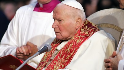 Episkopat broni Jana Pawła II. Jest stanowisko biskupów