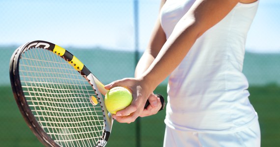 Organizatorzy wielkoszlemowego Wimbledonu poinformowali, że łagodzą obowiązek występowania w jednolicie białych strojach i od przyszłego roku tenisistki będą mogły grać w ciemnych spodenkach. Ma to im pomóc przezwyciężyć poczucie dyskomfortu podczas menstruacji.