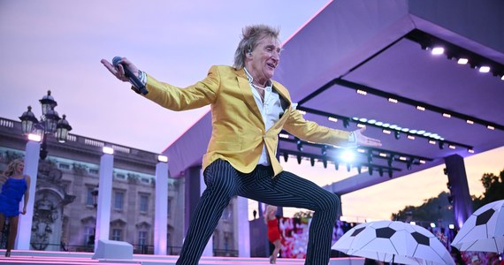 Znany brytyjski piosenkarz Rod Stewart zaczął tourne po Wielkiej Brytanii – jak wielu artystów, nie zapomniał o Ukrainie. Włączył do programu koncertów szczególną piosenkę.  