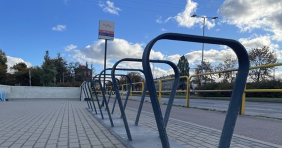 Na Pomorzu trwa demontaż stacji postojowych Mevo. Po miesiącu zdemontowano 165 stacji. Stojaki trafiają do renowacji. Prace mają związek z kolejnym etapem reaktywacji miejskiego roweru.

