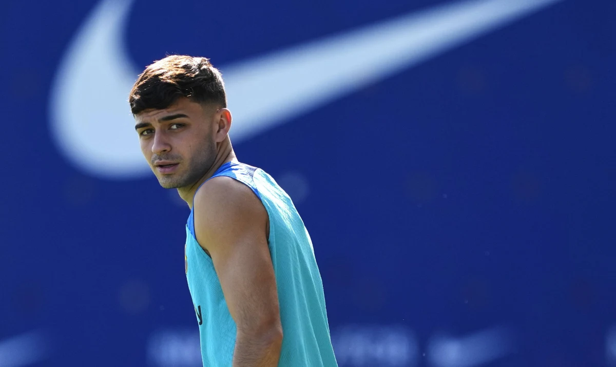 W trakcie rozpoczynających się w niedzielę mistrzostw świata w Katarze urodziny może obchodzić aż 48 piłkarzy. W dniu meczu otwarcia "osiemnastkę" świętować będzie Niemiec Youssoufa Moukoko, który jest jednocześnie najmłodszym ze wszystkich 832 zawodników. W fazie grupowej kolejne urodziny będzie celebrował m.in. pomocnik reprezentacji Hiszpanii Pedri.