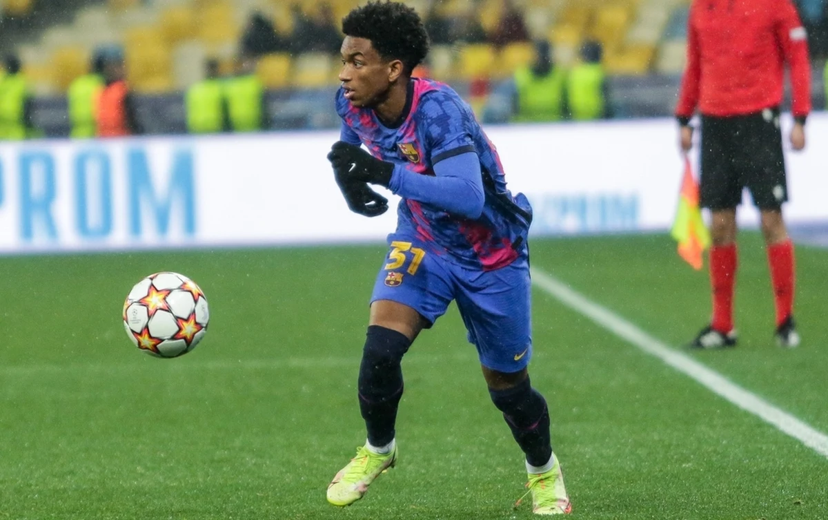 Klubowy kolega Roberta Lewandowskiego Alejandro Balde został powołany do kadry reprezentacji Hiszpanii na zbliżające się mistrzostwa świata w Katarze. Piłkarz zastąpił kontuzjowanego zawodnika Valencii Jose Gayę.