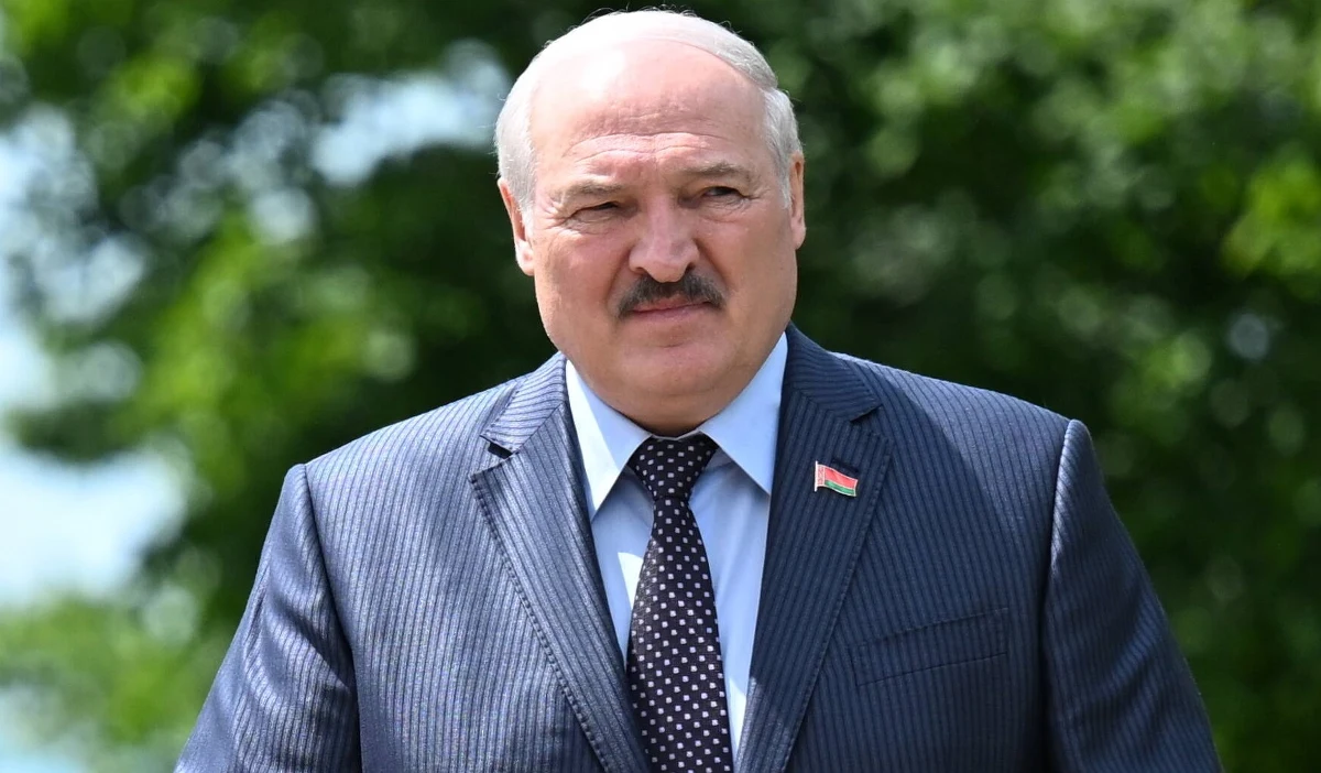 ​Sieć McDonald’s opuszcza Białoruś i ma zastąpić ją rosyjska "Wkusno i toczka". Prezydent Alaksandr Łukaszenka stwierdził, że to bardzo dobrze, że amerykański fast food się wycofuje. "Co my, nie umiemy przekroić bułki na pół i włożył tam kawałka mięsa, ziemniaka i sałaty?" - pytał.