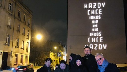 Łódź: Neon z tekstem Doroty Masłowskiej już świeci