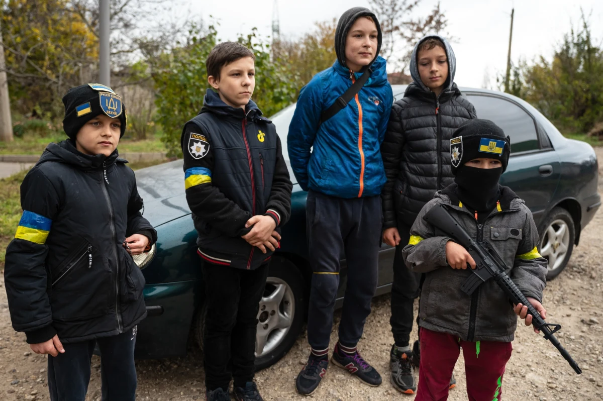 W wykrytej katowni w wyzwolonej części obwodu chersońskiego na południu Ukrainy było pomieszczenie, w którym rosyjskie wojsko więziło nastolatków - poinformował ukraiński rzecznik praw człowieka Dmytro Łubinec.