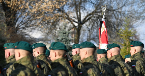 W południe rozpoczęły się uroczystości pogrzebowe 62-letniego kierownika magazynu, jednej z dwóch ofiar eksplozji, do której doszło we wtorek na terenie suszarni zbóż w Przewodowie (Lubelskie). Po mszy kondukt żałobny przeszedł na pobliski cmentarz, gdzie mężczyzna został pochowany.