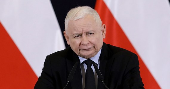 Incydent w Przewodowie jest tragiczny, bo zginęło dwóch ludzi, ale wojna jest tragedią o nieporównywalnie większej skali - mówił w Katowicach prezes PiS Jarosław Kaczyński. Stwierdził, że odpowiedź Polski na wojnę w Ukrainie jest "odważna i roztropna".