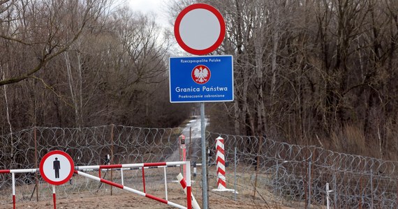Straż graniczna chce przedłużenia do końca 2022 roku zakazu zbliżania się do granicy polsko-białoruskiej w Podlaskiem na odległość mniejszą niż dwieście metrów. Decyzję w tej sprawie podejmuje wojewoda, obecny zakaz obowiązuje do końca listopada. 