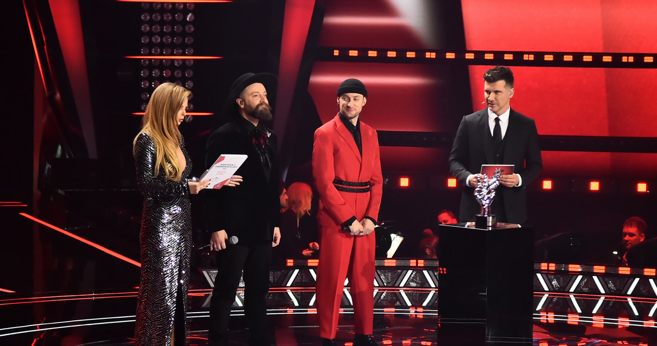 13. sezon "The Voice of Poland" dobiegł końca. Zwycięzcą w głosowaniu widzów okazał się Dominik Dudek z zespołu Tomsona i Barona. W finale pokonał on Łukasza Drapałę, Konrada Bauma oraz Ewelinę Gancewską. Wokalista zdobył kontrakt muzyczny z firmą Universal Music, 50 tys. złotych, a także nagrodę-niespodziankę od Telewizji Polskiej. 