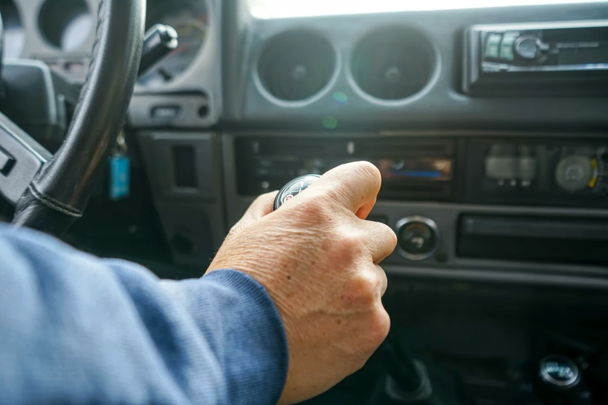 ​Pojazd prowadzony przez 97-letniego mężczyznę śmiertelnie potrącił idącą chodnikiem kobietę i wjechał w trzy samochody, raniąc cztery kobiety. Jedna z nich ma 100 lat. Do zdarzenia doszło w sobotę w japońskiej Fukushimie 