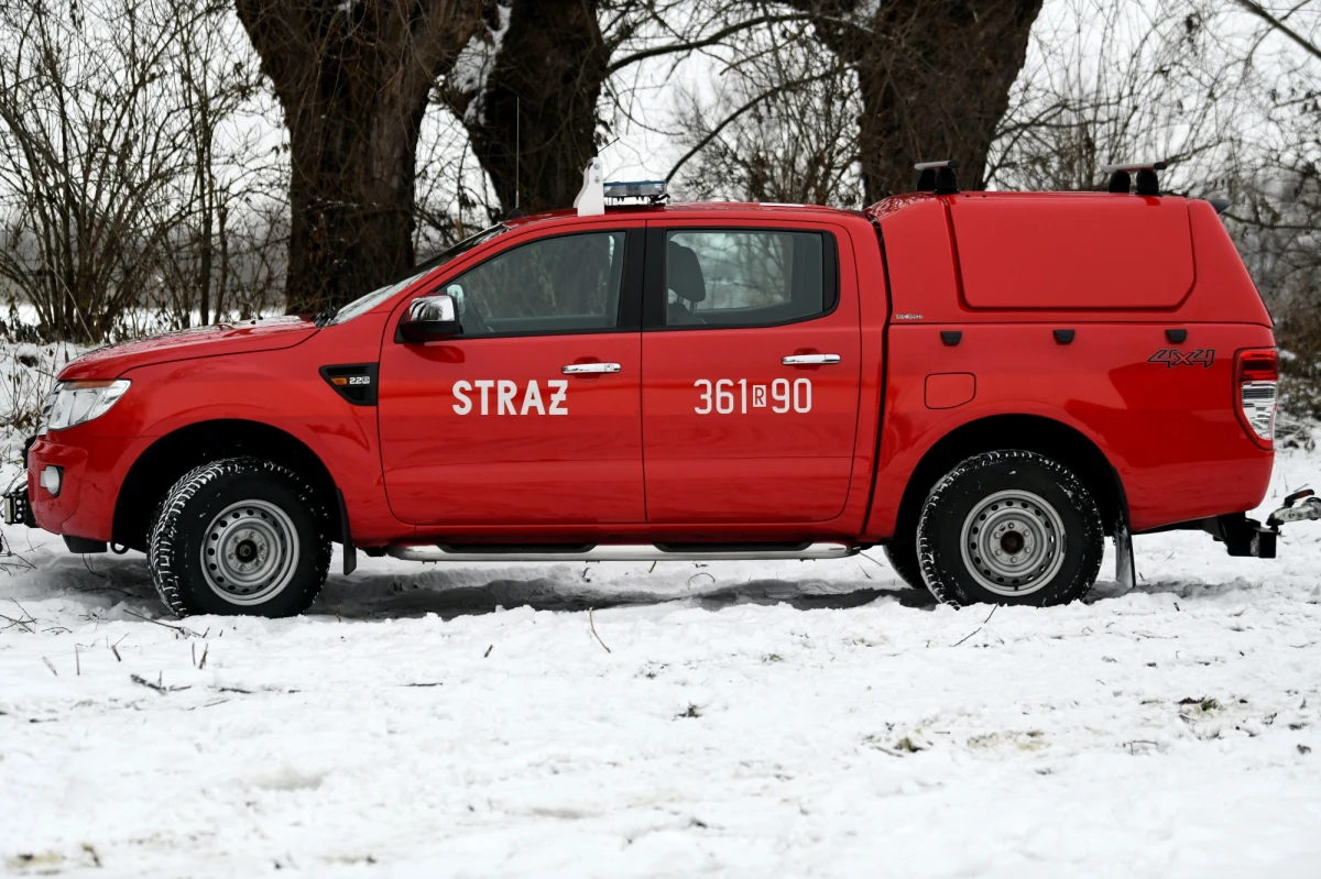 Niemal całkowitemu zniszczeniu uległ dom w miejscowości Głuchów (Świętokrzyskie), w którym w niedzielę wybuchła butla z gazem. Siła eksplozji była tak silna, że wyrzuciła lokatora przez ścianę - poinformowała świętokrzyska straż pożarna.
