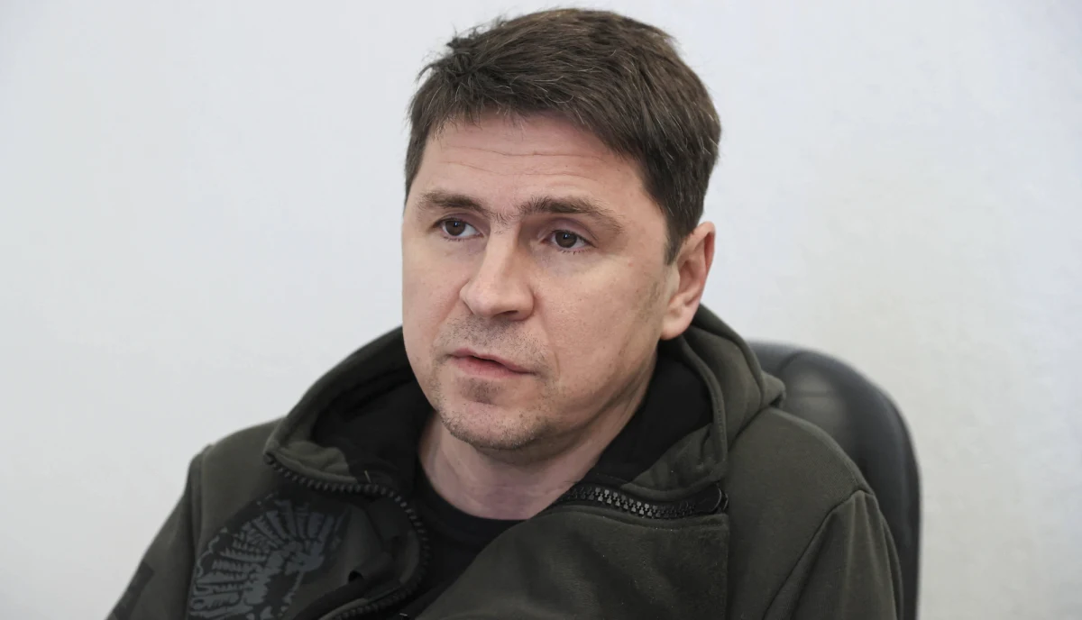 Rosja nie chce negocjacji, ona chce grać na czas. Negocjacje w obecnej sytuacji na froncie oznaczałyby naszą kapitulację - przekonuje w rozmowie z agencją AFP Mychajło Podoliak, doradca szefa kancelarii prezydenta Ukrainy.