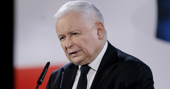 ​Jako parlamentarzyści, musimy wprowadzić zmiany w ordynacji wyborczej, tak, żeby było trudniej dokonywać jakichś manipulacji czy fałszerstw - powiedział prezes PiS Jarosław Kaczyński podczas spotkania z mieszkańcami Gliwic. Dzisiaj metoda liczenia głosów nie jest najlepsza - dodał.