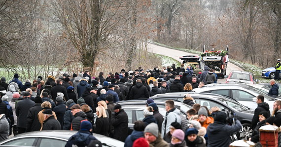 W Przewodowie (Lubelskie) odbył się dzisiaj pogrzeb  Bogdana C., 59-letniego traktorzysty, jednej z dwóch ofiar eksplozji, do której doszło we wtorek na terenie suszarni zbóż. Mężczyzna został pochowany tuż obok 60-letniego kierownika magazynu, którego pogrzeb odbył się w sobotę.