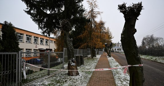 "Prowadzący dochodzenie ws. wtorkowej eksplozji rakiety w Przewodowie mają nagrania z kamer straży granicznej, ale nie pokazują one ze stuprocentową pewnością, skąd został wystrzelony pocisk" – powiedział premier Mateusz Morawiecki po spotkaniu z premier Finlandii Sanną Marin.