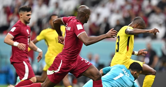 Po raz pierwszy w historii gospodarz piłkarskich mistrzostw świata przegrał mecz otwarcia. Katar nie był w stanie pokonać Ekwadoru. Dwa gole dla południowoamerykańskiego zespołu strzelił Enner Valencia. 