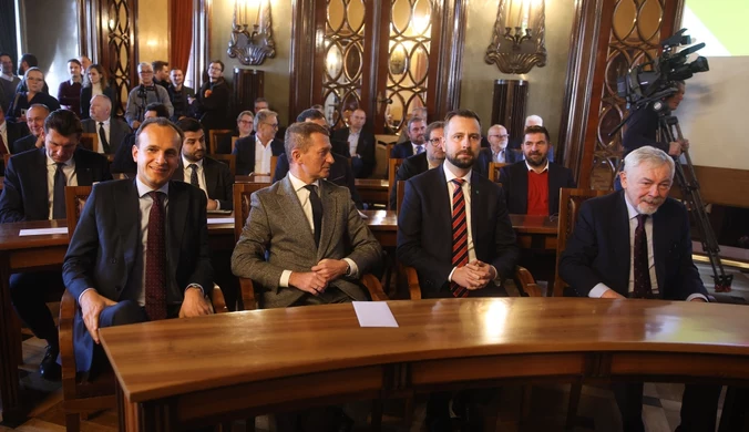 Inauguracja ruchu odnowy samorządu. W tle prezydent Krakowa i lider ludowców