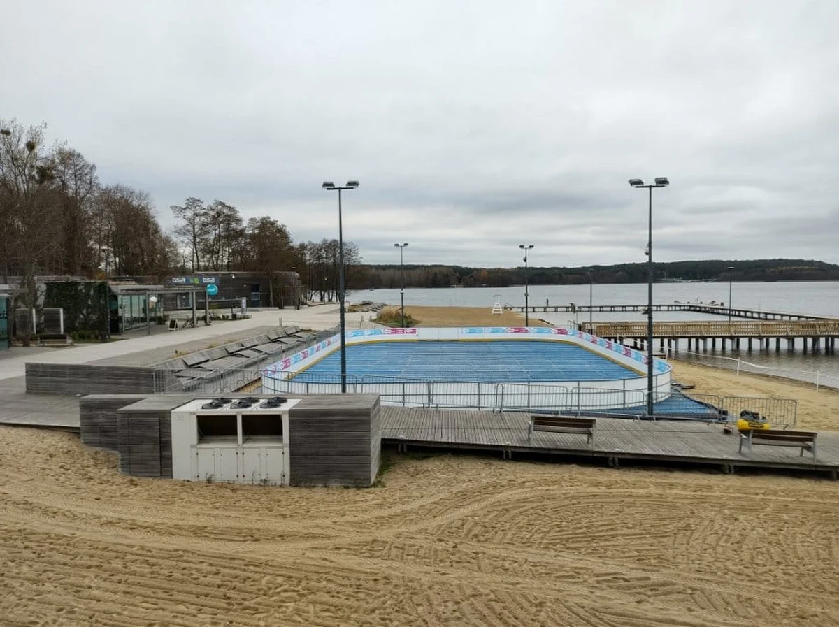 Urząd Miasta w Olsztynie poinformował, że w tym sezonie jesienno-zimowym nie zamknie miejskich lodowisk. Przypomnijmy, niektóre samorządy np. Olsztynek, zdecydowały się zrezygnować z tej formy rozrywki. Wszystko z powodu oszczędności.