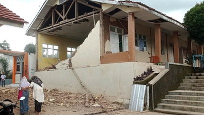 Silne trzęsienie ziemi w Indonezji. Setki ofiar i rannych