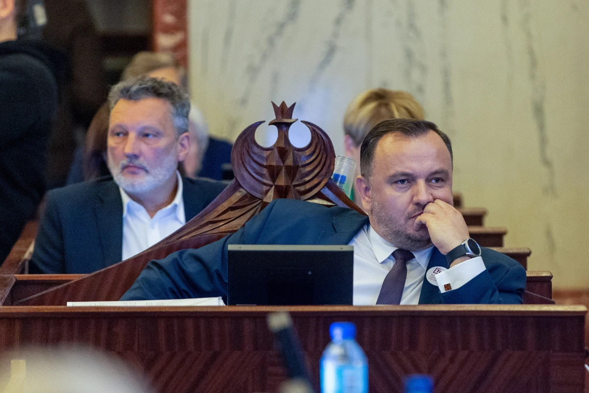 Prawo i Sprawiedliwość utraciło większość w Sejmiku Województwa Śląskiego. Marszałek Jakub Chełstowski przechodzi do opozycji – wraz z trojgiem radnych utworzył klub stowarzyszenia "Tak! Dla Polski".