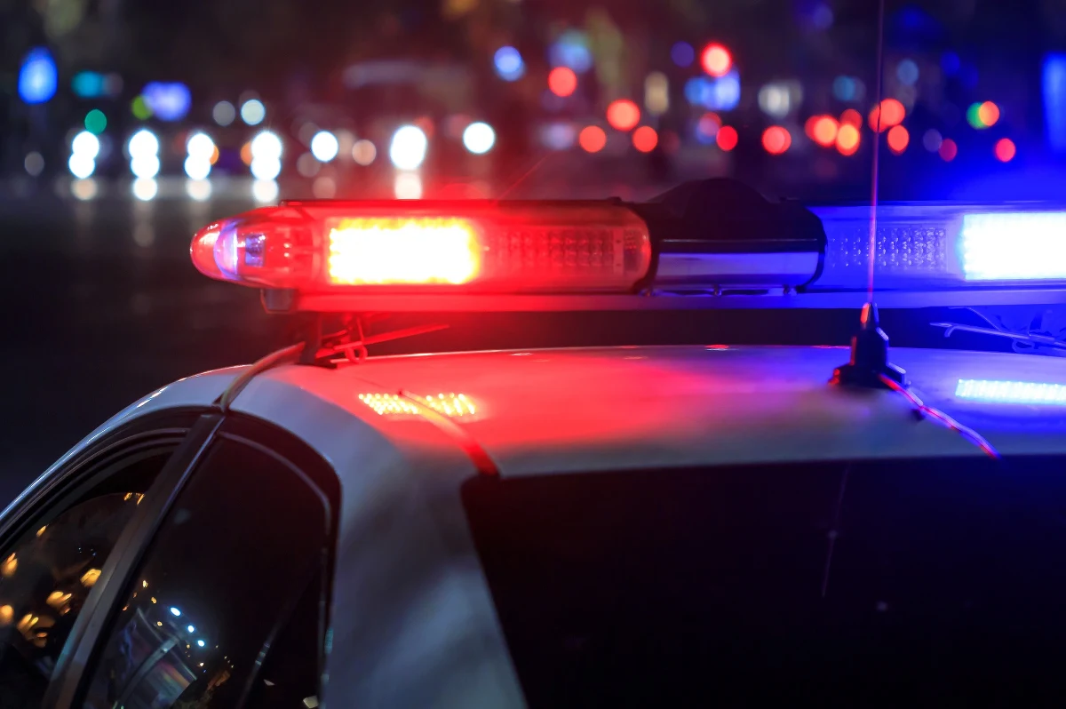 ​Jedna osoba zginęła, a co najmniej 16 zostało rannych w poniedziałek po tym, gdy SUV wjechał w szklany front sklepu Apple w Hingham, w Massachusetts. Stan dwóch rannych osób określany jest jako krytyczny. Przyczyny wypadku nie są jeszcze znane.