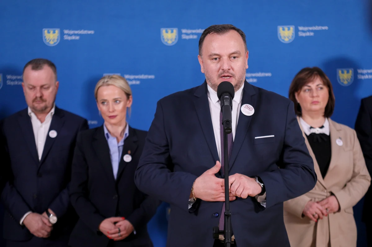 "Dziękuję Prawu i Sprawiedliwości za tamtą współpracę" – powiedział marszałek woj. Śląskiego Jakub Chełstowski w nocy po zakończeniu sesji sejmiku, w czasie której wszedł we współpracę z dotychczasową opozycją. Wraz z trojgiem radnych utworzył klub stowarzyszenia Tak! Dla Polski, a Prawo i Sprawiedliwość straciło w sejmiku województwa śląskiego większość.