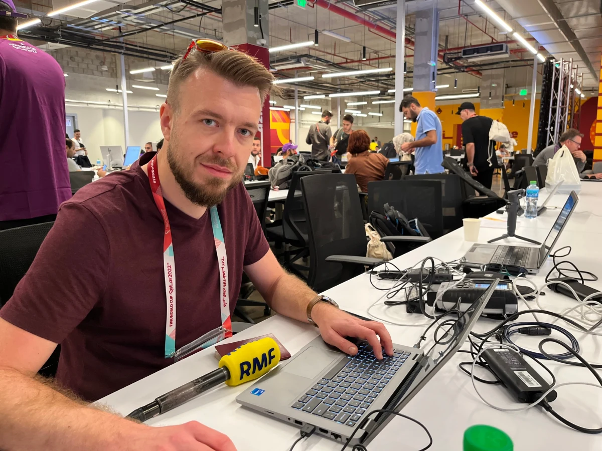 To stąd dziennikarze z całego świata relacjonują wydarzenia związane z mistrzostwami świata w piłce nożnej w Katarze. Centrum prasowe w Dosze jest ogromne - podkreśla nasz wysłannik na mundial Paweł Pawłowski. Już teraz zapraszamy Was na wirtualny spacer po tym miejscu.