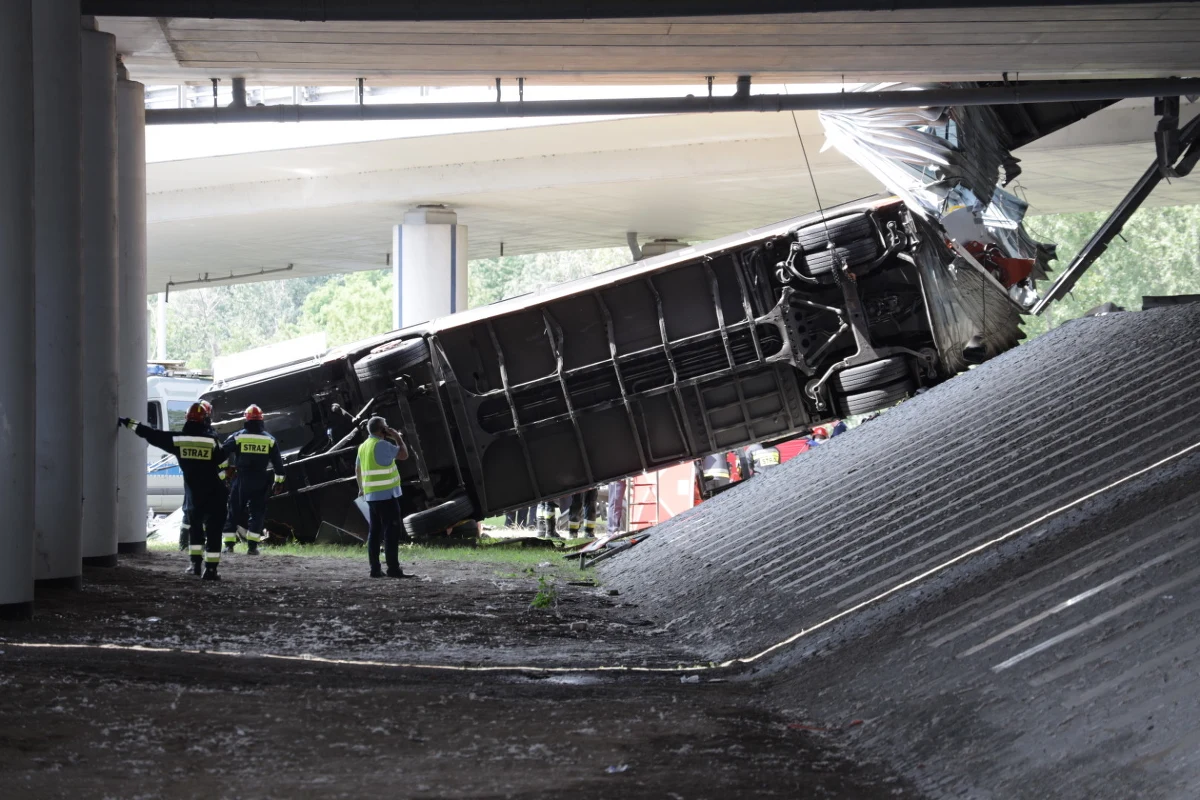 Sąd w Warszawie skazał Tomasza U., kierowcę miejskiego autobusu, na 7 lat pozbawienia wolności za spowodowanie śmiertelnego wypadku na moście Grota-Roweckiego. Mężczyzna ma też dożywotni zakaz prowadzenia pojazdów. Wyrok jest nieprawomocny. 