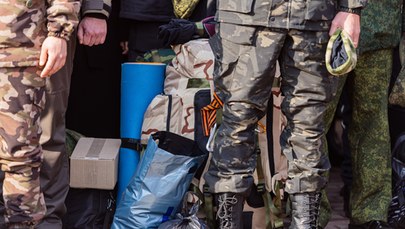 "Guardian": Rosjanie palili ciała swoich żołnierzy na wysypisku śmieci w Chersoniu 