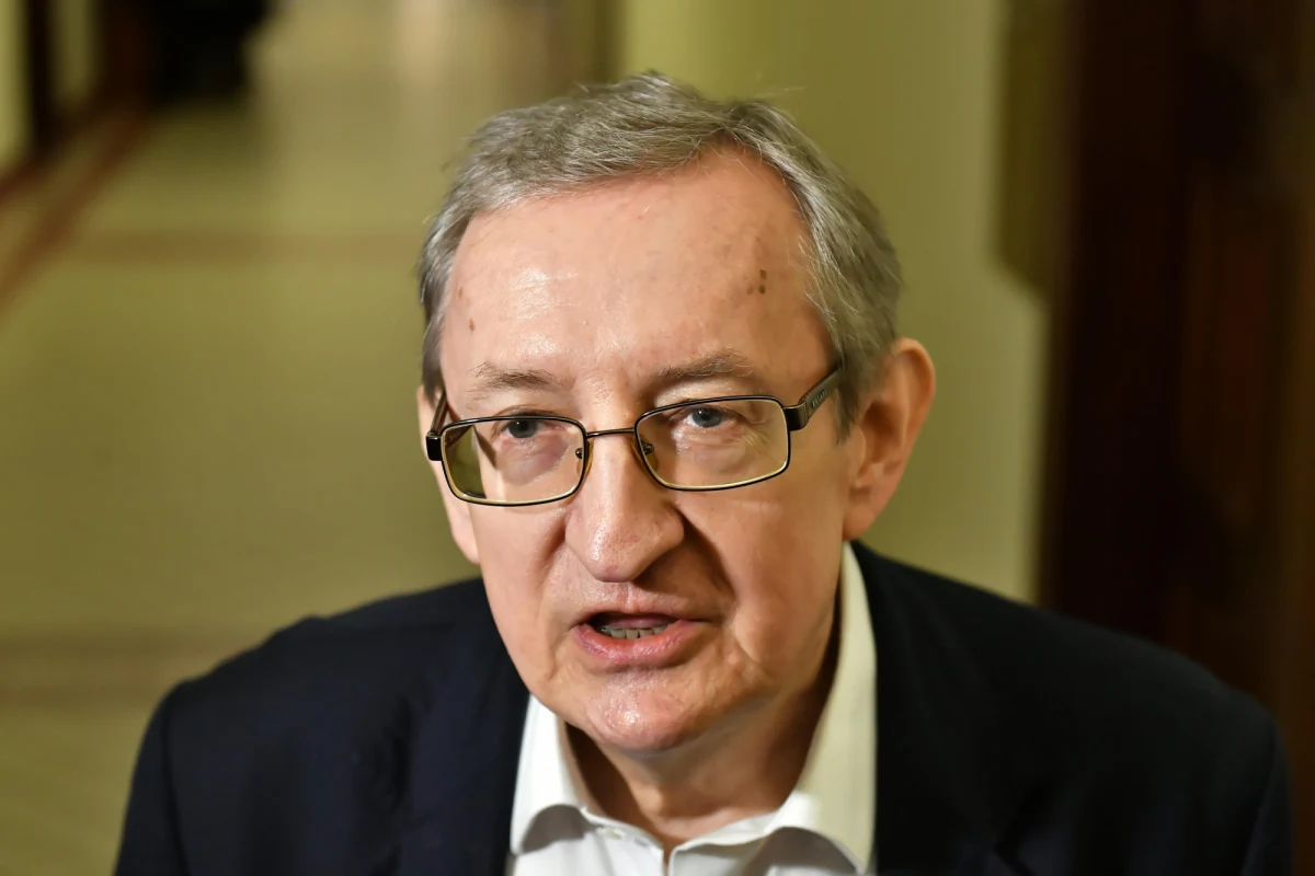 Józef Pinior został skazany przez Sąd Okręgowy we Wrocławiu na karę 8 miesięcy więzienia w zawieszeniu na rok. Były senator był oskarżony o poświadczenie nieprawdy w zeznaniach majątkowych. W stosunku do decyzji sądu pierwszej instancji, wyrok został obniżony. Pierwotnie Pinior był skazany na 1,5 roku więzienia.