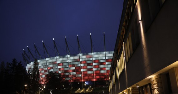 Nie ma przeszkód, by zamontować stalowy "bypass", który ma odciążyć uszkodzony fragment dachu na Stadionie Narodowym. Kilkudniowe badania pokazały, że pęknięcie w elemencie utrzymującym dach i iglicę PGE Narodowego nie powiększa się. 