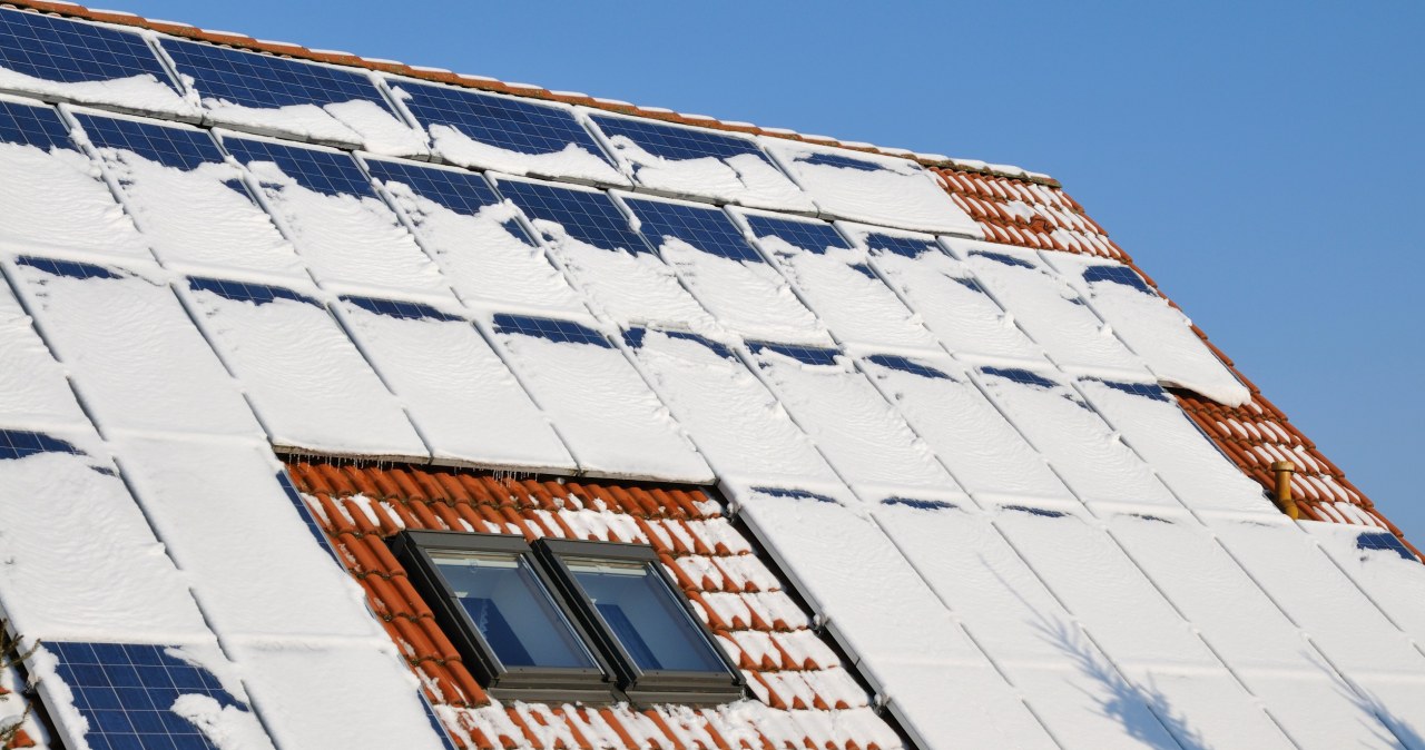 Czy fotowoltaika produkuje prąd zimą, gdy dzień jest krótki?