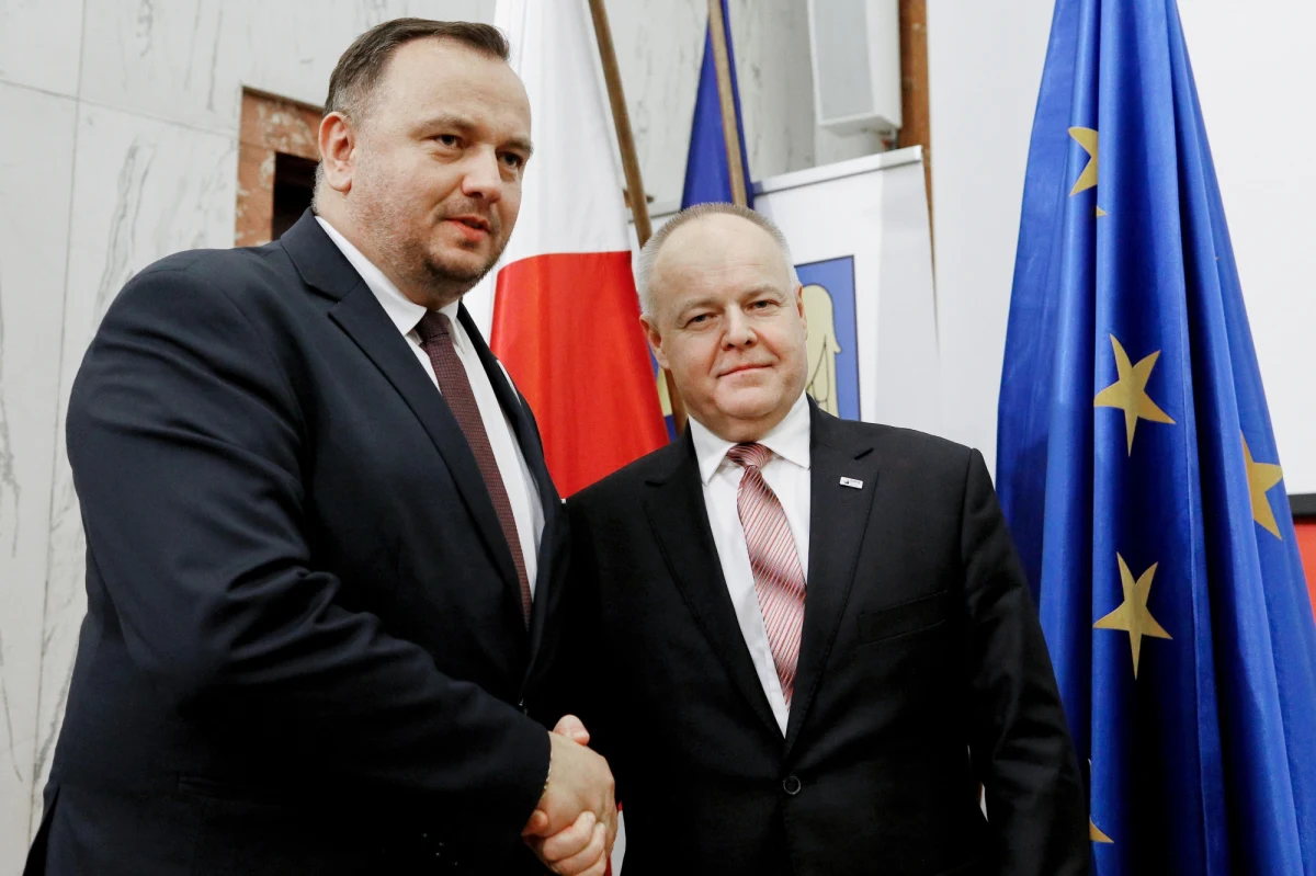 "Zmiana władz w sejmiku województwa śląskiego to ważny sygnał w skali kraju" - tak utratę władzy przez PiS w tamtejszym sejmiku komentuje dr Tomasz Słupik, politolog z Uniwersytetu Śląskiego. "Za jakiś immunitet, ochronę, czy podzielenie się ekskluzywną wiedzą, politycy PiS mogą przejść na stronę opozycji. To dla nich będzie jakimś tam ratunkiem, a może rodzajem korzyści" - przypuszcza gość Radia RMF24.